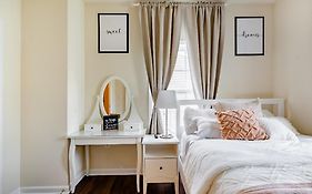 Luxurious And Cheerful Room In Washington Dc